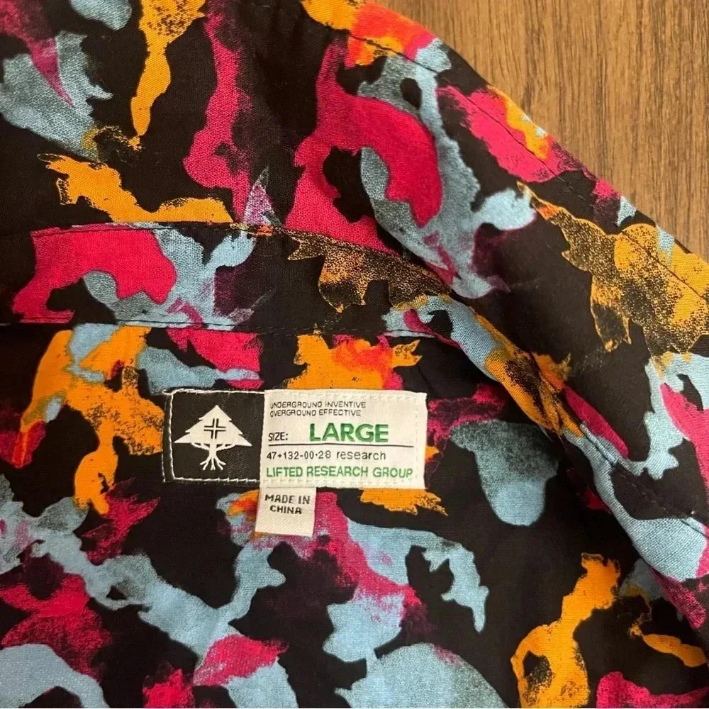 Lifted Research Group LRG Abstract Button Up Short Sleeve Shirt Men’s size L